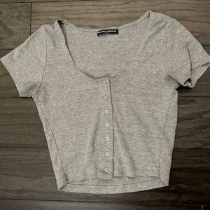 BRANDY MELVILLE GREY BUTTON CROP TOP